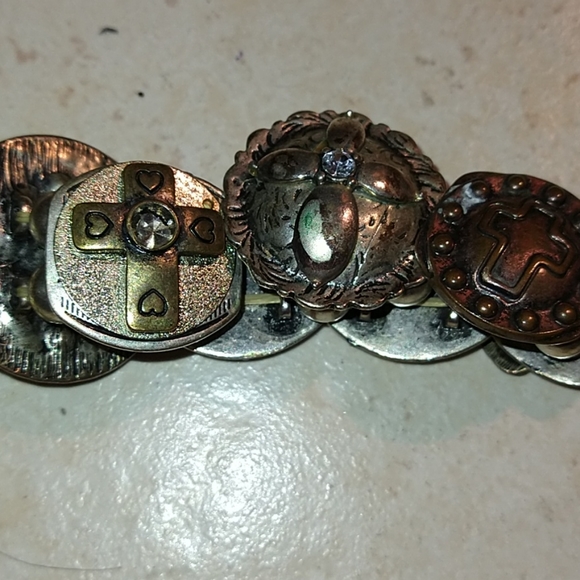 Chunky brass cross vintage bracelet - Picture 5 of 7